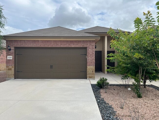 Building Photo - Luxury 3/2 Duplex in Seguin, Texas