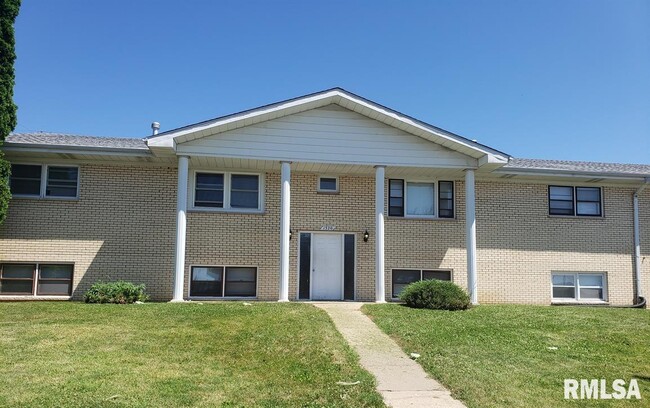 Building Photo - 1326 E 38th St Unit 10 Rental
