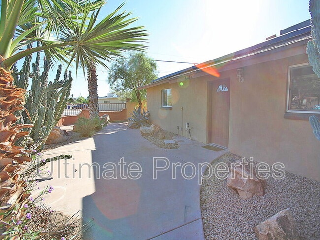 Photo - 1003 W Howe St