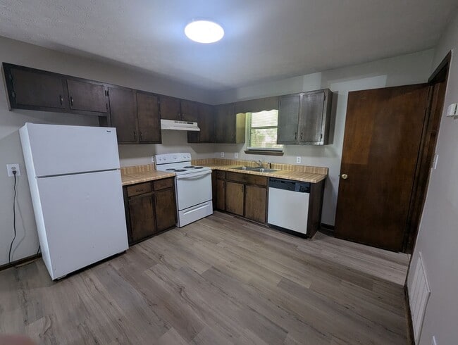 Building Photo - 315/317 Rustwood Dr Unit 315 Rustwood Dr