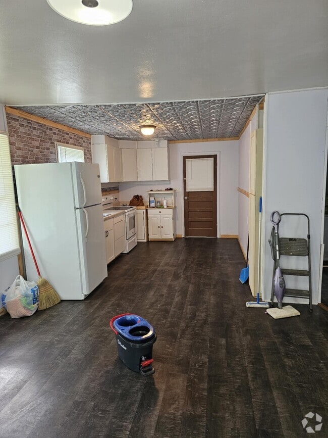 Building Photo - 1055 6th St Rental