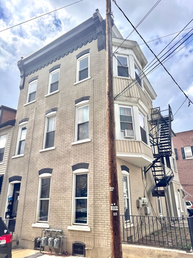 Building Photo - 917 Liberty St Unit 917-3