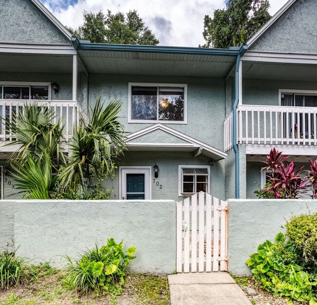 Photo - 2 Bedroom, 2.5 Bath Townhome In SW Pickwick Park