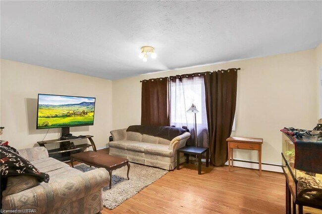 Photo - 329 Salisbury St