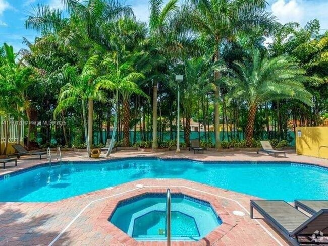 Building Photo - 3500 Coral Way Unit 803 Rental