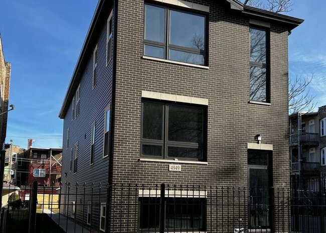Photo - 4949 S Wabash Ave Apartments Unit Three