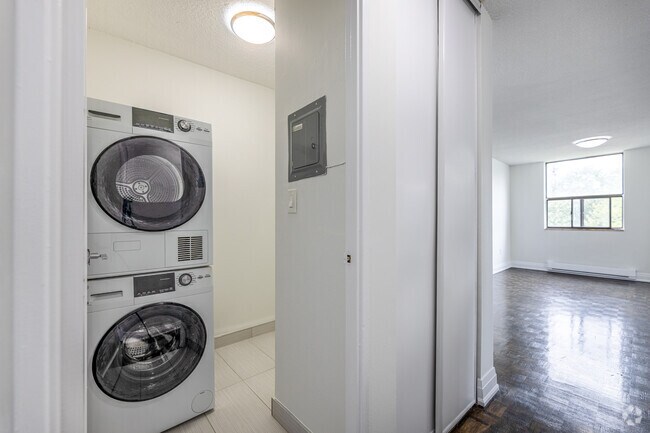 2BR, 1.5BA - 920 Inverhouse