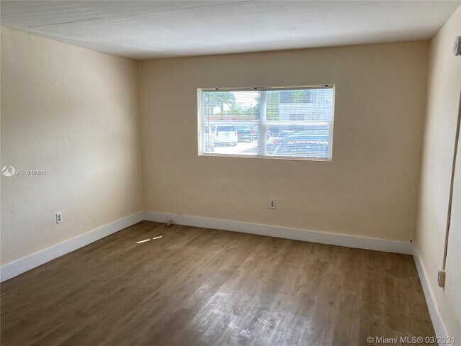 Photo - 1200 SW 3rd St Unidad 2