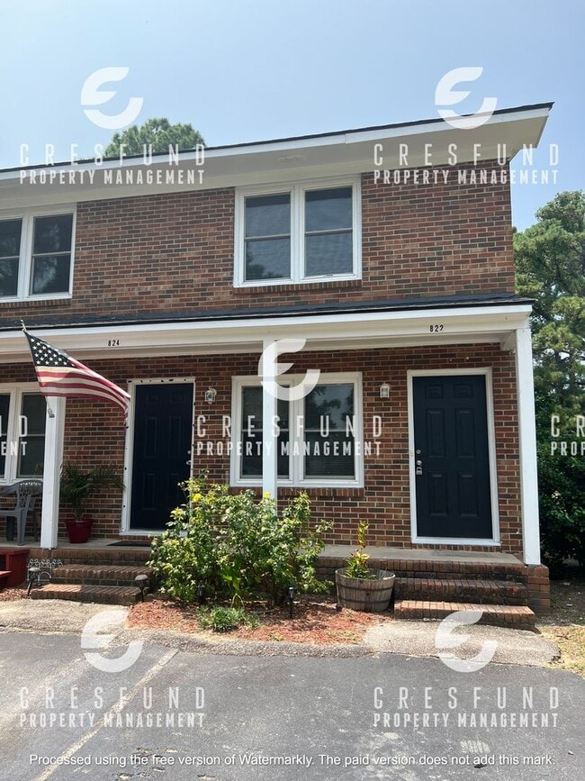Building Photo - 2ND FLOOR Spacious & Updated 1 Bed, 1 Bath Apartment Unit 822 Miller Avenue-1