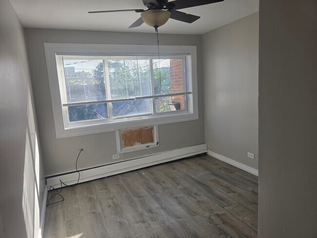 Building Photo - 1930 S Cicero Ave Unit 209