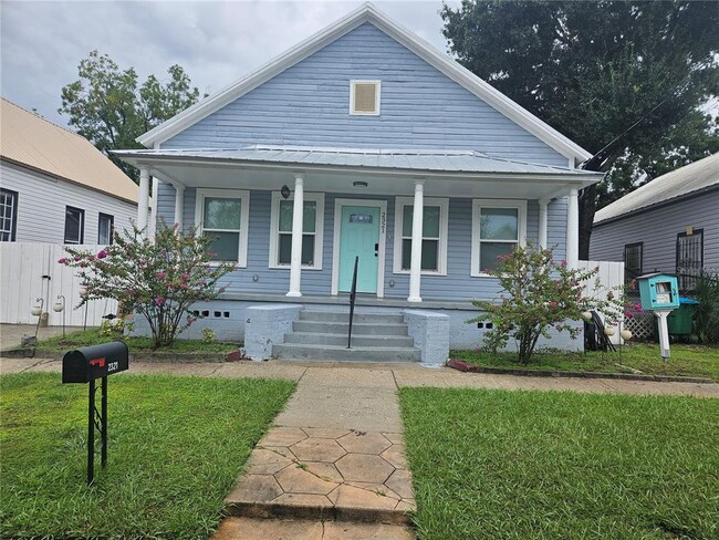 Building Photo - 2321 W Walnut St Rental
