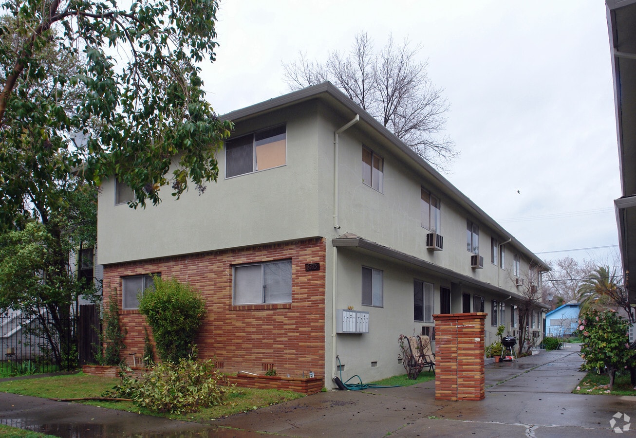 Photo - 2715 U St Apartments