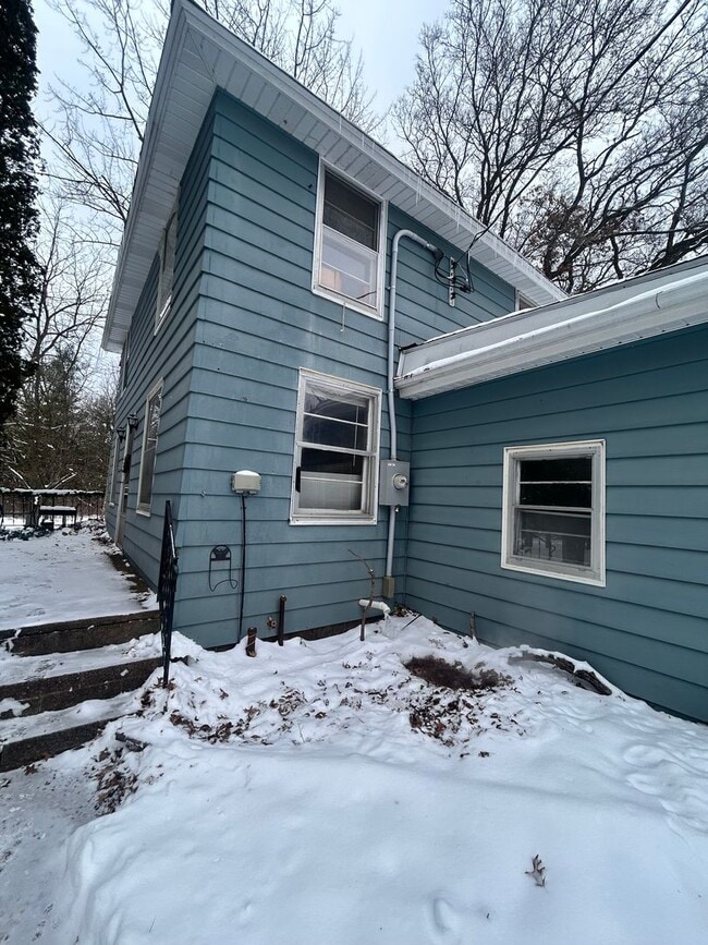 Building Photo - E3144 Willow Rd