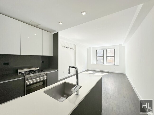 Building Photo - 3 bedroom 3 bathroom / Doorman/ Gym/ Pool ... Unit 14Q Rental