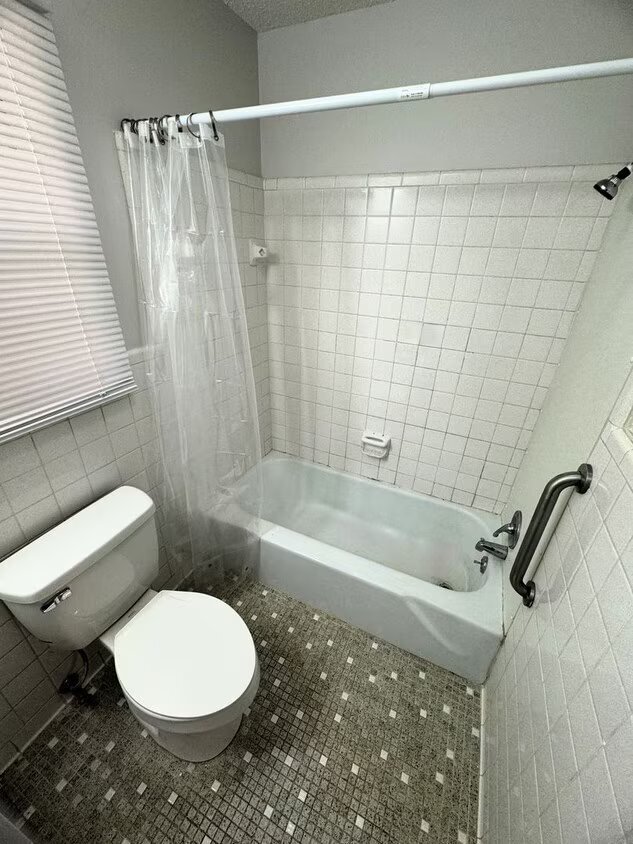 208 Cloverleaf Dr Unit 3A