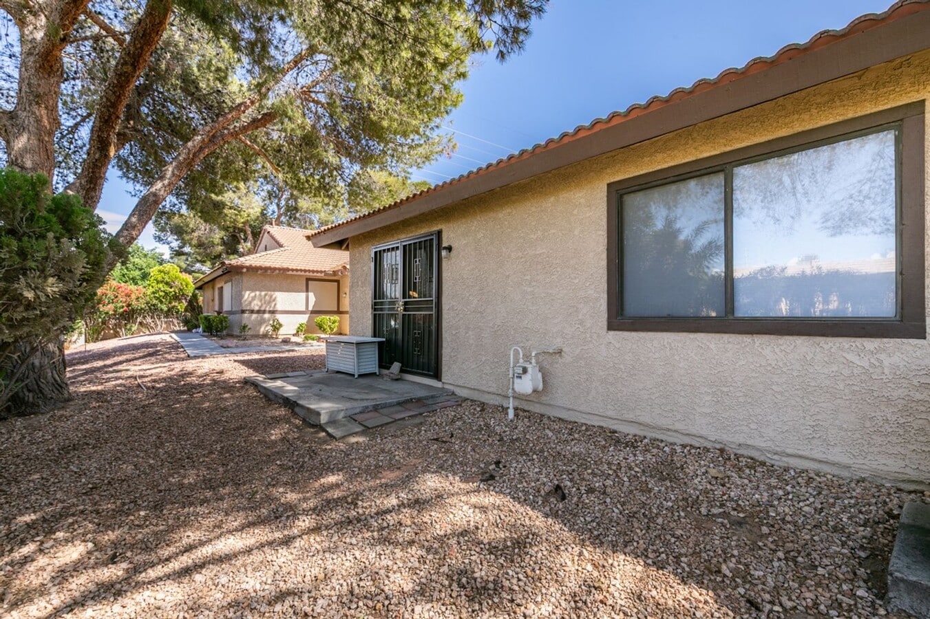 Photo - Cute and Cozy 2-bedroom 2-bathroom Townhome*Open floorplan*upgrades*