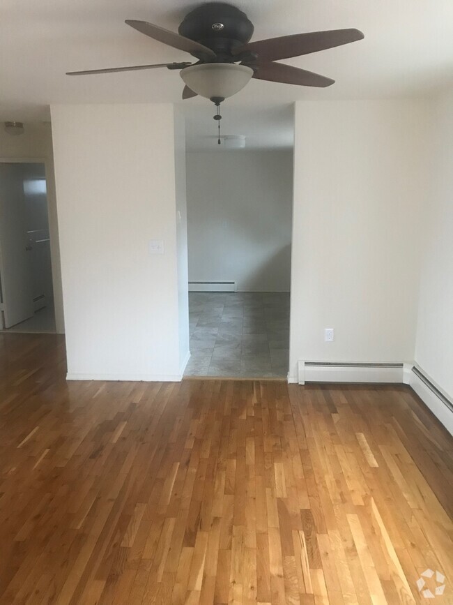 Building Photo - Lakeview 1 BR Unit 14B-3 Rental