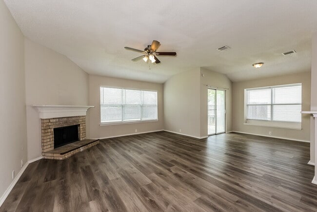 Photo - 6730 Meadowcrest Dr