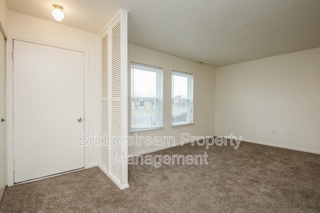 Photo - 656 Randler Ave