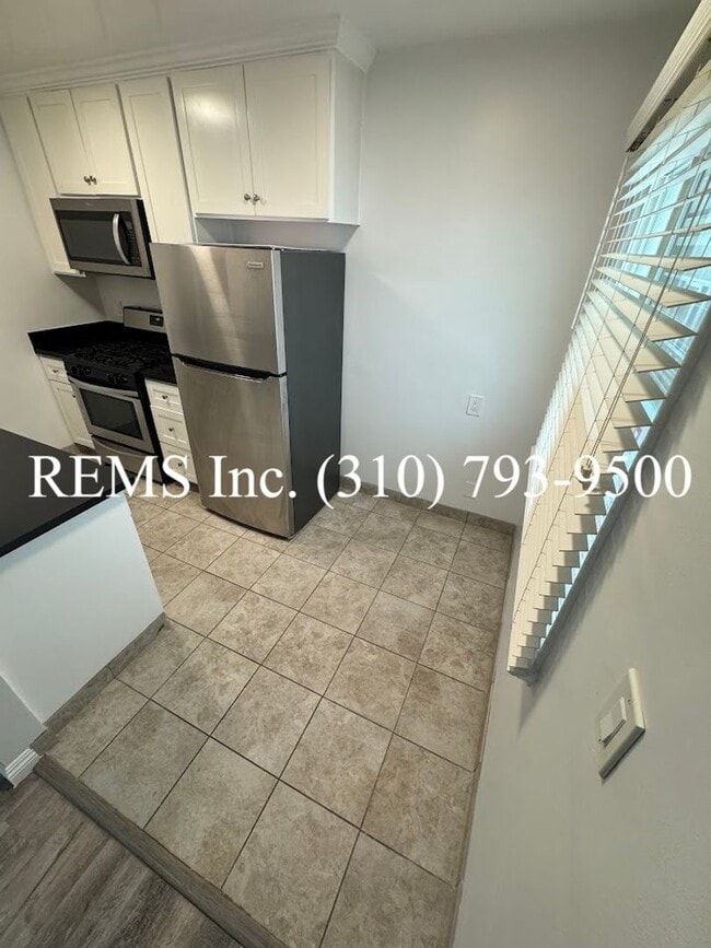 Photo - Remodeled 1 Bedroom Apartment in Hermosa B... Unidad 03