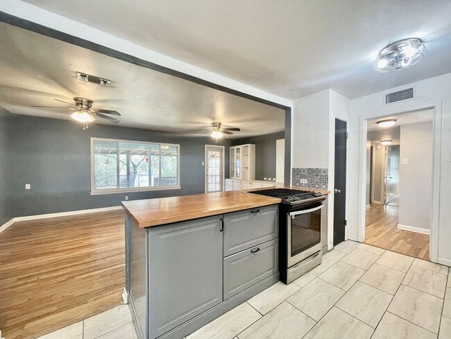 Photo - 4 Bedrooms in Oak Heights