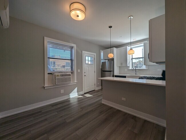 Photo - 3931 N Janssen Ave Unit 2