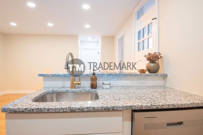 Photo - 323 N Mulberry St Unit 2