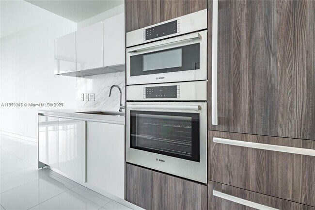 Photo - 851 NE 1st Ave Unit 2100