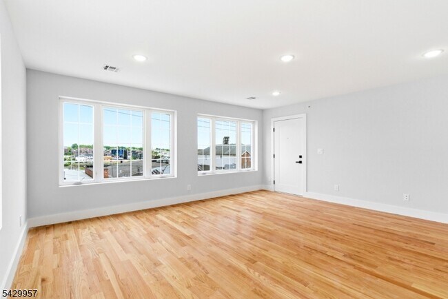Photo - 129 Mt Pleasant Ave Unit 3