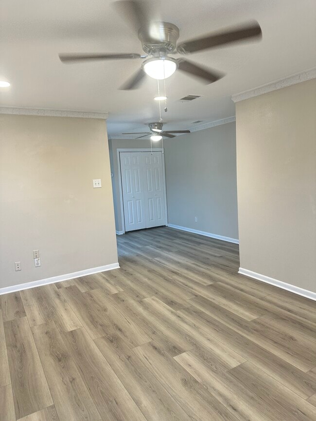 Comedor/Oficina - 5718 Penrose Ave Unidad D