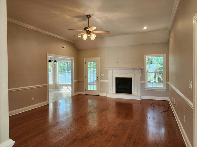 Photo - 381 Rosemount Dr
