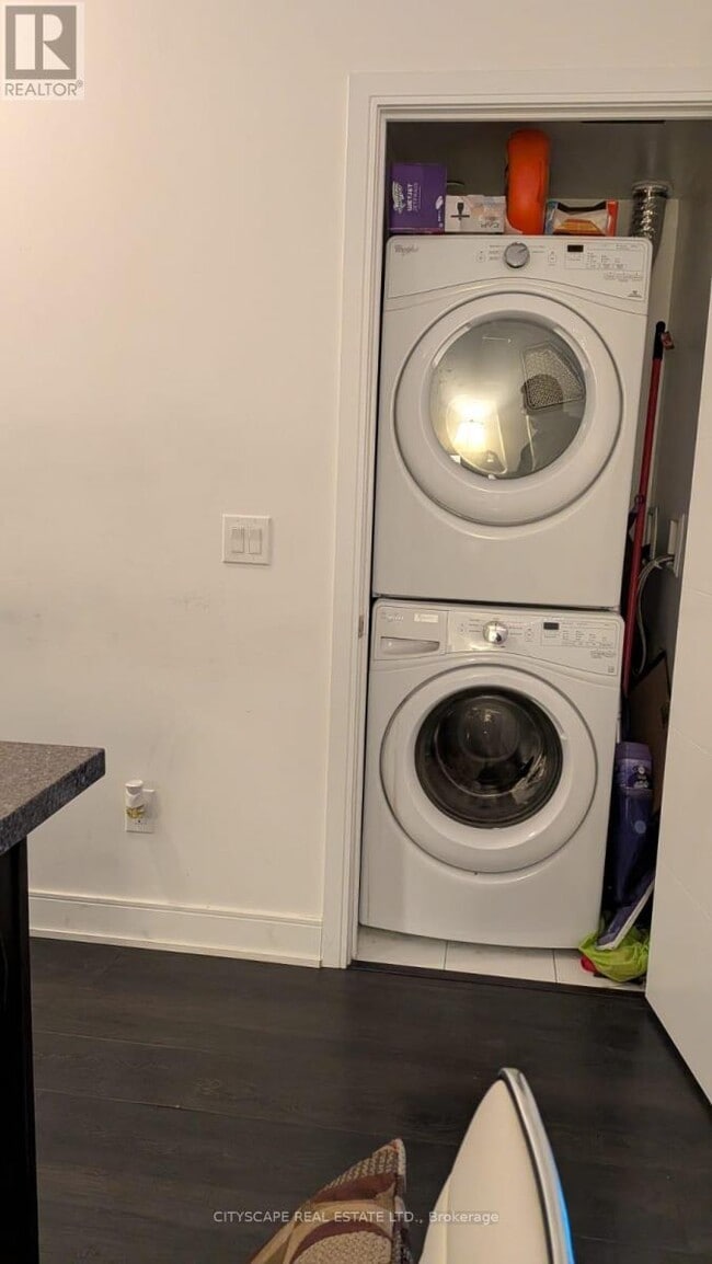 Photo - 525 Adelaide St W Unit 231