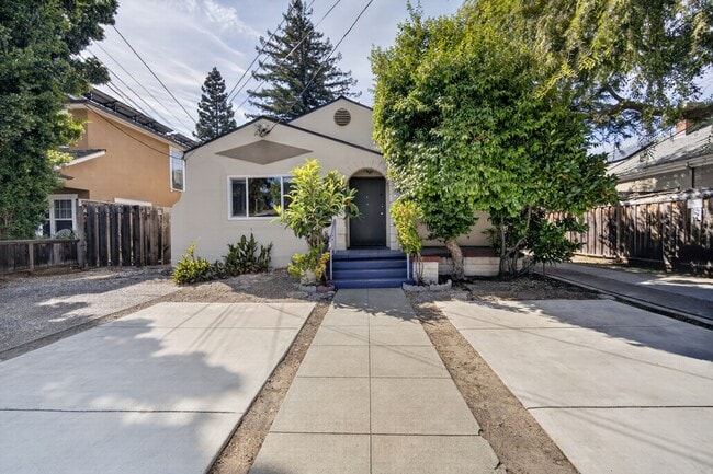 Building Photo - 736 Mountain View Ave Unit A