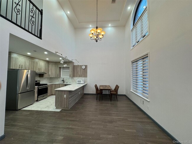 Photo - 49-20 167th St