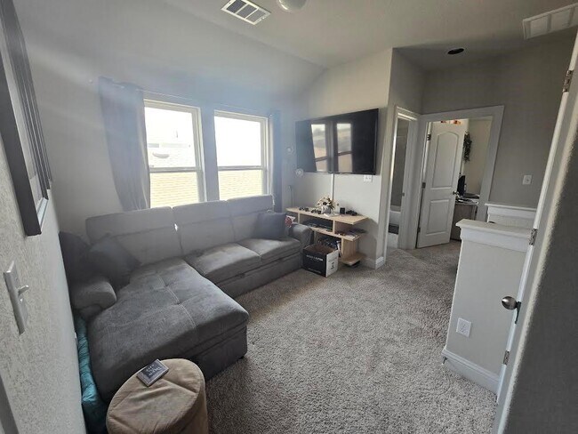 Photo - 236 Oakstone Dr