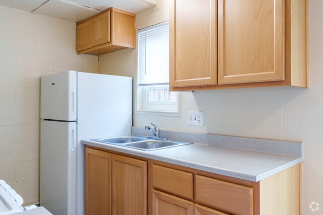 2BR, 1BA - 800SF - Kitchen