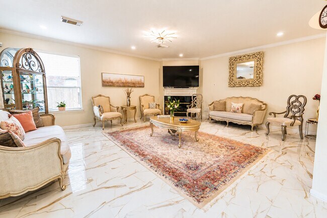 Photo - 210 Windrift Ct