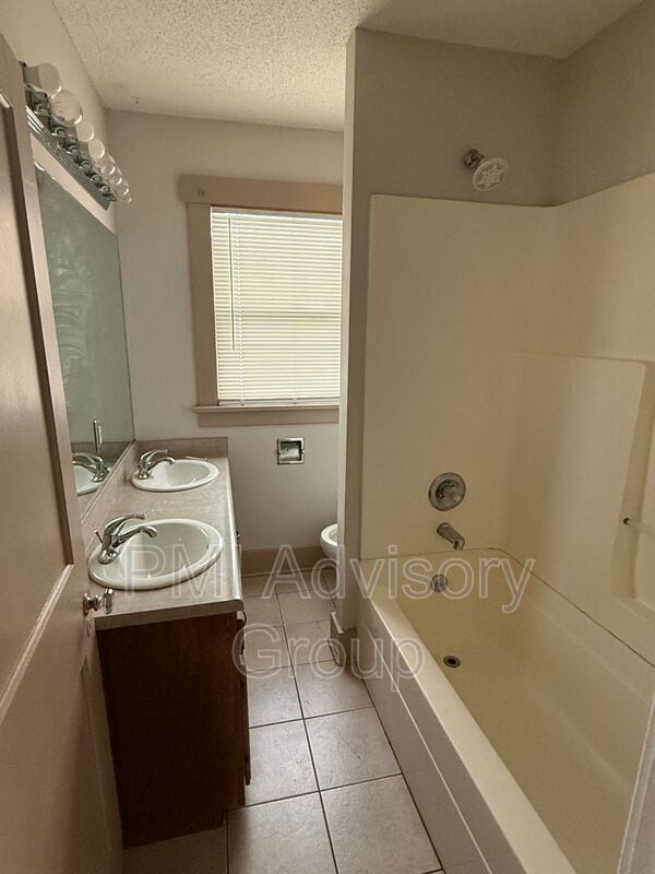 Photo - 1241 SW Macvicar Ave