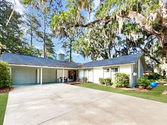 Photo - 490 Strathy Hall Dr