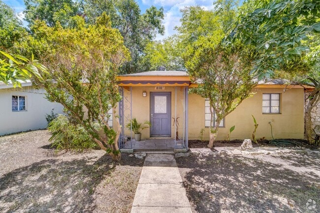 Building Photo - Charming Sycamore Street House