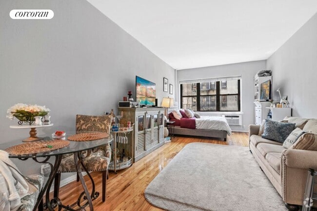 Building Photo - 414 E 88th St Rental