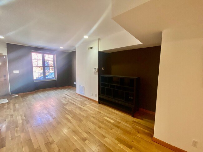 Photo - 4 bedrooms with roof deck and basement