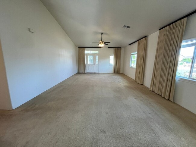 Photo - Kahiwelo (Makakilo) - 3 bedrooms, 2 bathroom, Central A/C, Garage