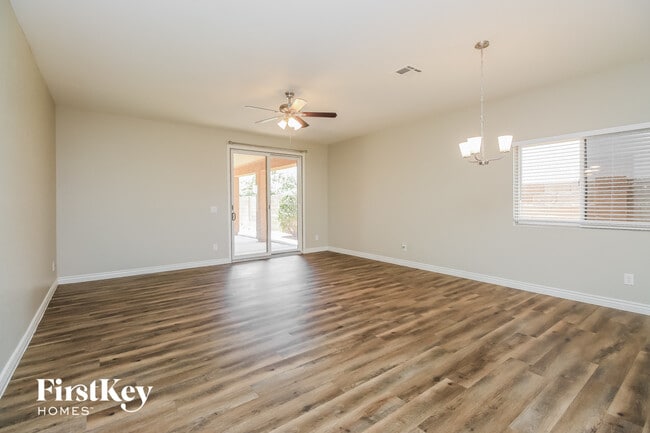 Photo - 677 W Mesquite Tree Ln