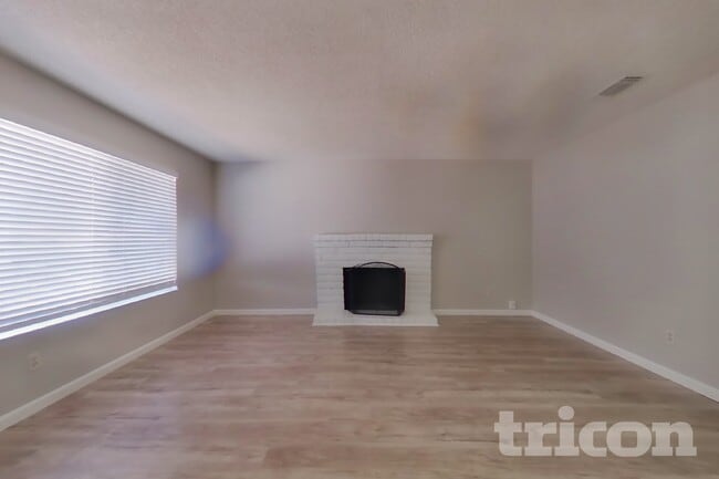 Photo - 748 La Cruz Ln