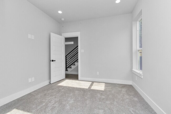 Photo - 2706 Dennis St