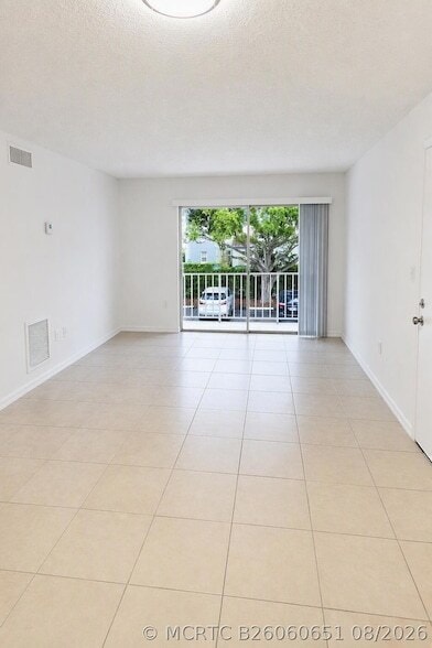 431 Executive Center Dr Unidad 204