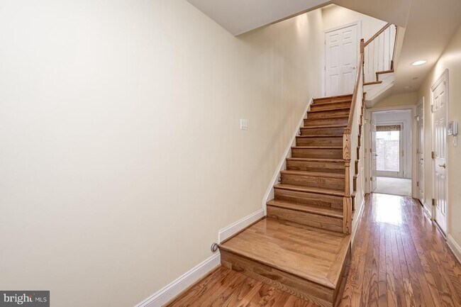 1236 Harbor Island Walk