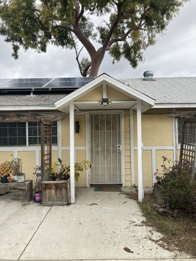 Building Photo - 13012 McKinley Ave Unit 3