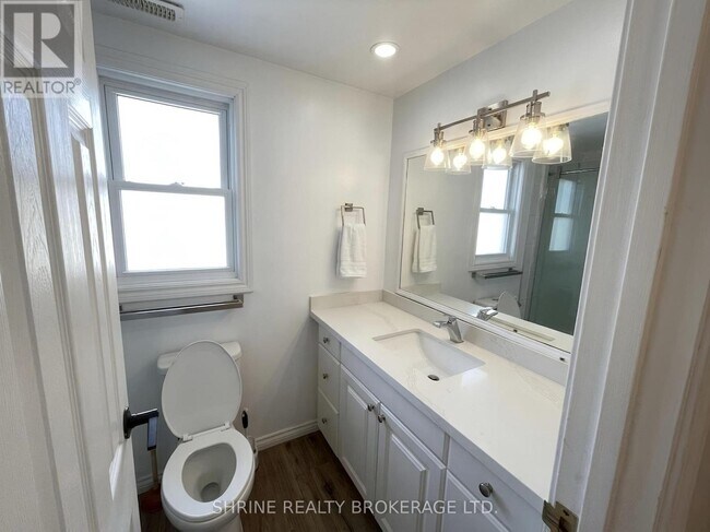 Photo - 626 Wharncliffe Rd S